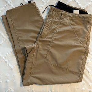 Men’s size 40 light weight Patagonia pant.